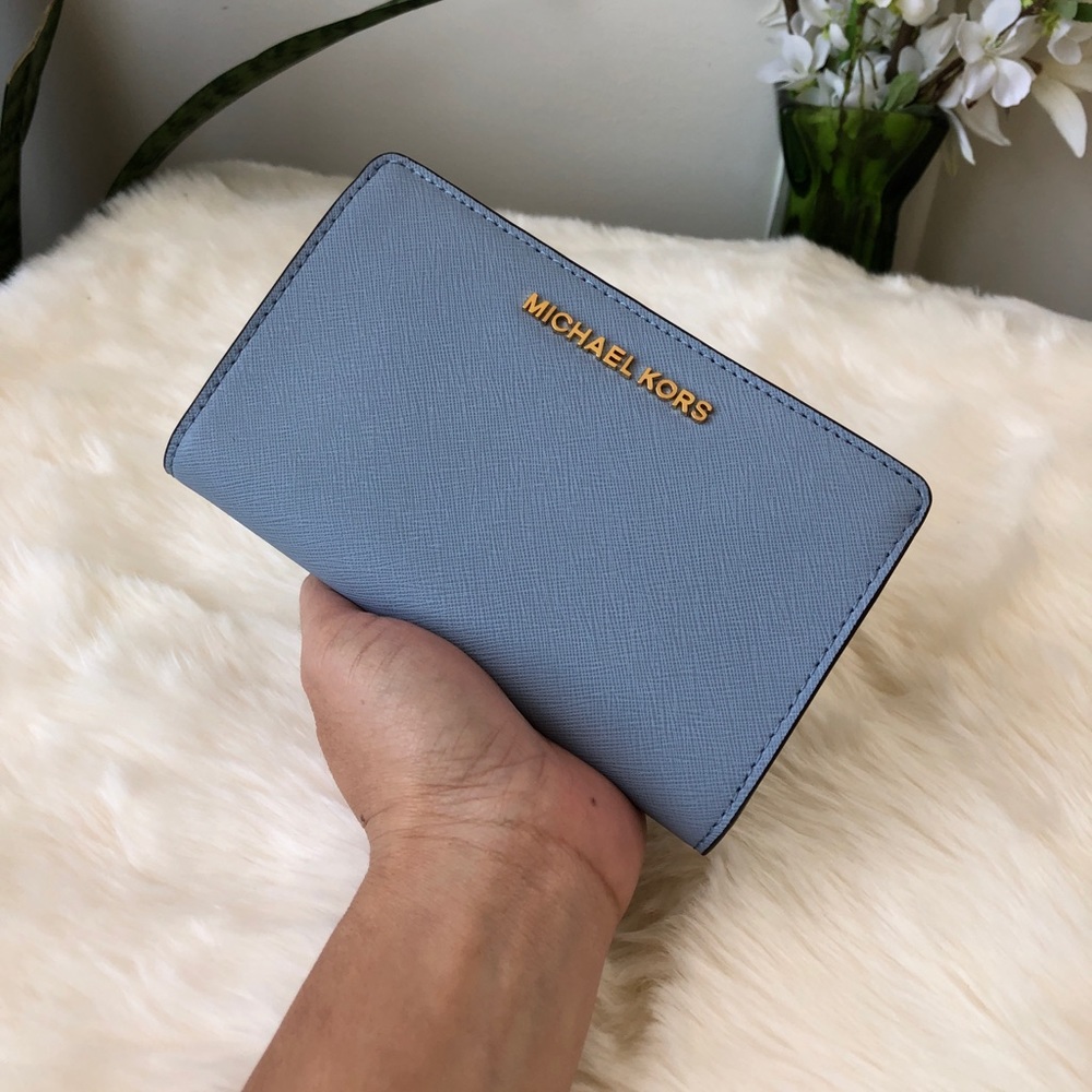 🌹Michael Kors Pale Blue Bifold wallet🌹 - Picture 2 of 5